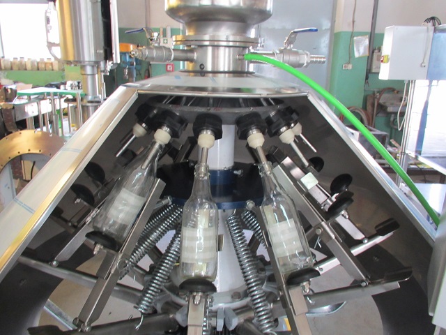 Poloautomatické plniace automaty na pivo pre malé pivovary.