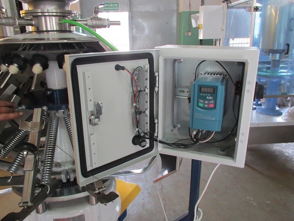 Poloautomatické plniace automaty na pivo pre malé pivovary.